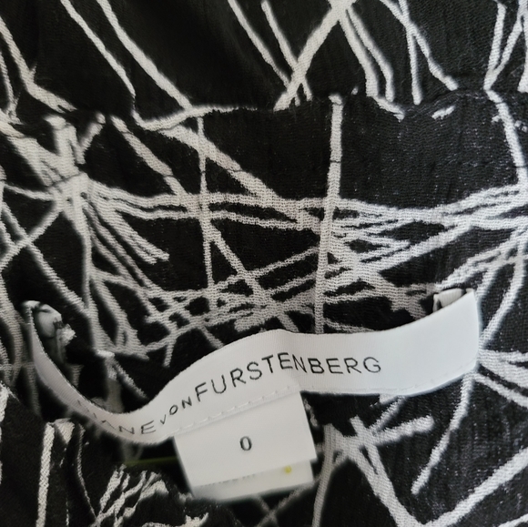 Diane Von Furstenberg Adele Jumpsuit Black Print Ruffle Off The Shoulder Size 0 - Picture 14 of 16